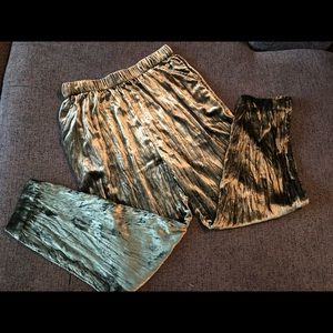 NWOT Anthropologie Crushed Velvet High Rise Pants in Olive (Size XS)